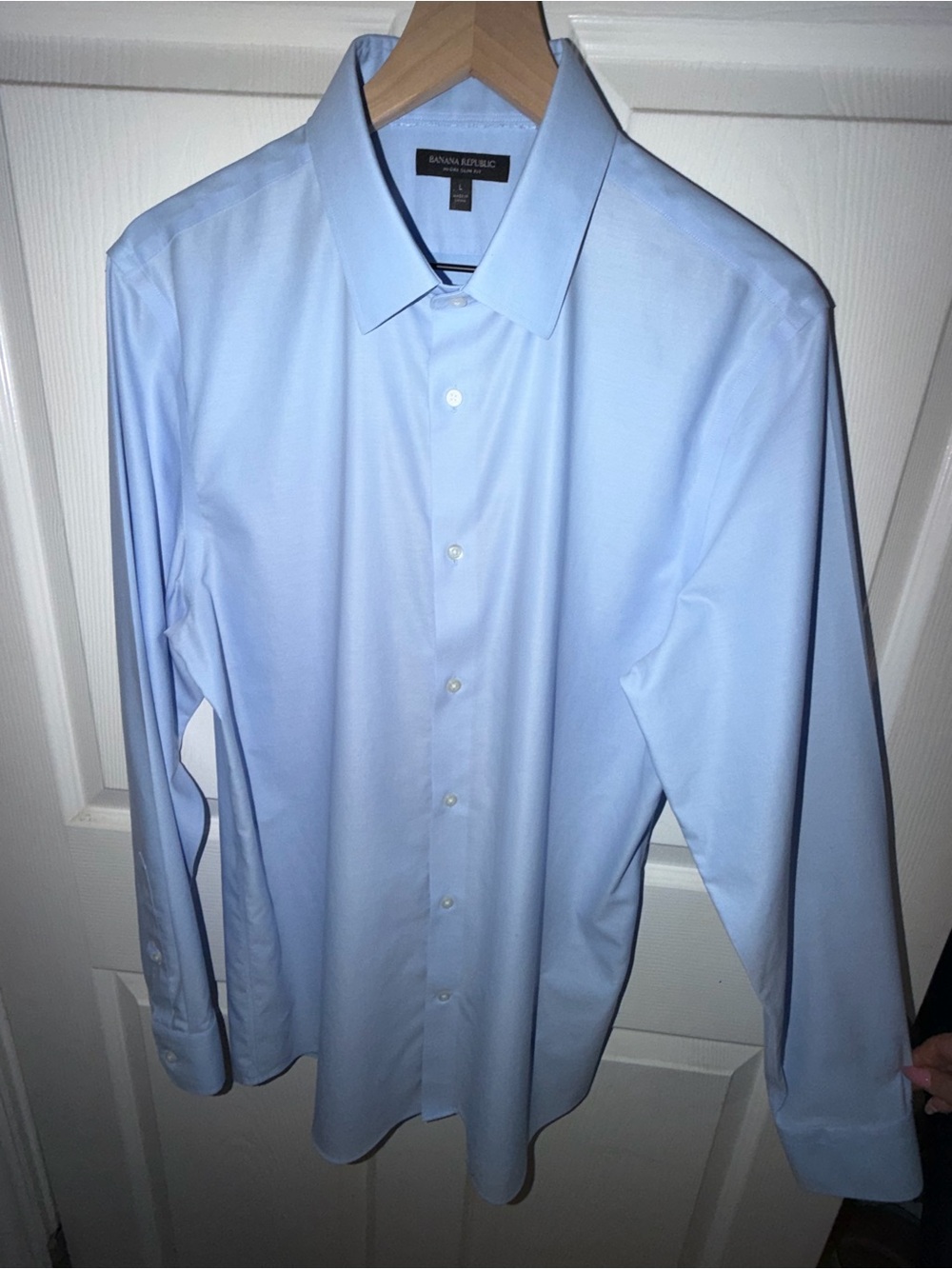 Banana Republic Men's Pale Blue Dress Shirt - Classic Spread Collar
